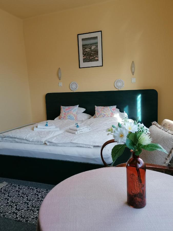 Bianco Apartment Шопрон Екстериор снимка