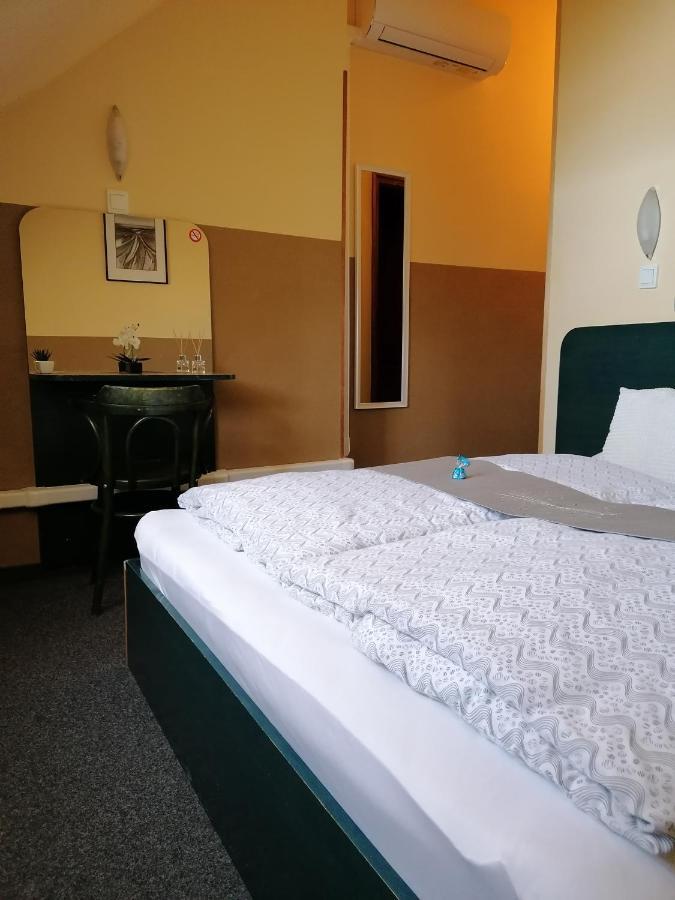 Bianco Apartment Шопрон Екстериор снимка