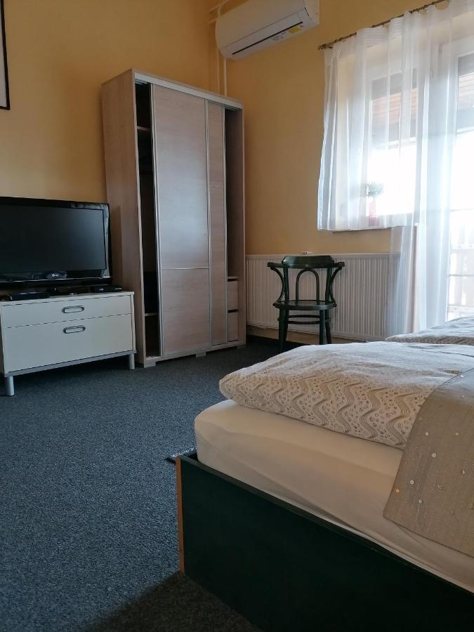 Bianco Apartment Шопрон Екстериор снимка