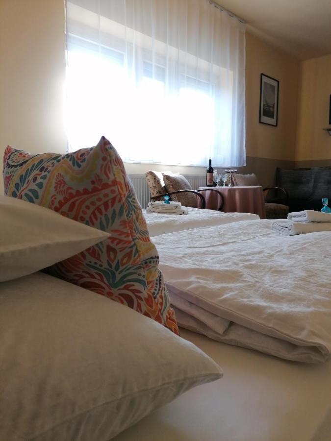 Bianco Apartment Шопрон Екстериор снимка