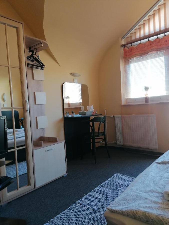 Bianco Apartment Шопрон Екстериор снимка